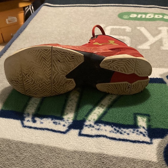 Size 10 us men red CURRY 2 FLOOR GENERAL high tops - Picture 4 of 6